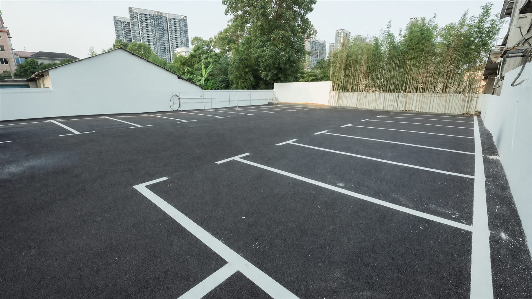 宁和轩养生馆停车场